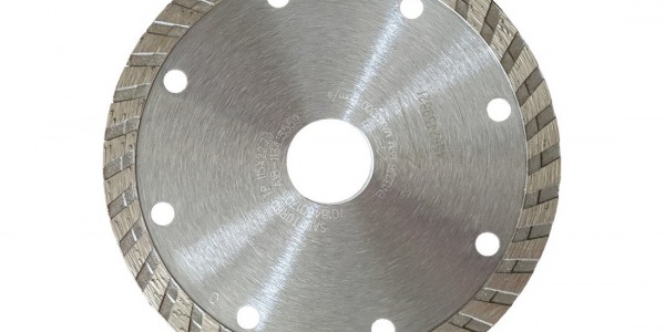 Disco Diamante Turbo UNI: Corte eficiente en materiales de obra