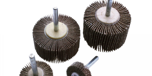 Cepillo abrasivo con eje: máxima eficiencia en limpieza y acabado con Nova Abrasivos